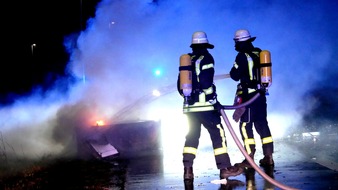 Freiwillige Feuerwehr Celle: FW Celle: Explosion in der Nacht - kurioser Einsatz kurz vor Weihnachten!