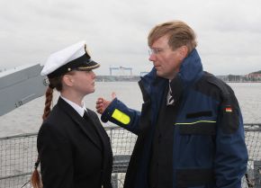 Deutsche Marine: Pressemeldung - CDU-Generalsekretär zu Besuch bei der Marine