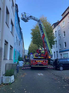 FW-EN: Zwei Verletzte nach Kellerbrand in Hattingen