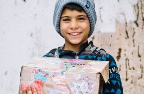 Samaritan's Purse e. V.: &Uuml;ber 135 Millionen Mal "Weihnachten im Schuhkarton&reg;" / Zum 21. Mal werden Kinder in Not weltweit beschenkt (FOTO)