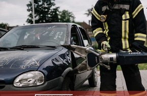 Feuerwehr Leverkusen: FW-LEV: Balkonbrand sowie Verkehrsunfall mit Verletzten