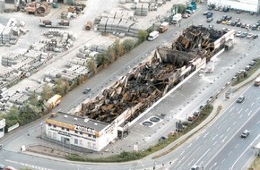 Polizei Rhein-Erft-Kreis: POL-BM: Pulheim Feuer bei «Zentex» wurde gelegt / Foto