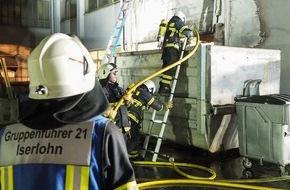 Feuerwehr Iserlohn: FW-MK: Containerbrand - Brandausbreitung im letzten Moment verhindert
