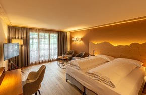 Panta Rhei PR AG: Saisonstart im Lauenental: Hotel Alpenland Lauenen mit neuen Zimmern und Openair Kino