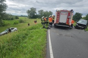 Kreisfeuerwehrverband L&uuml;chow-Dannenberg e.V.: FW L&uuml;chow-Dannenberg: +++ Schwerer Verkehrsunfall in L&uuml;chow-Dannenberg +++ zwei PKW kollidieren frontal +++ Feuerwehr rettet eingeklemmten Fahrer +++