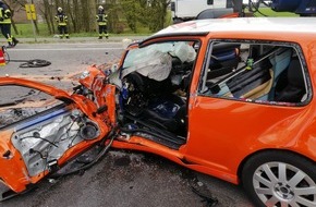 Freiwillige Feuerwehr Bedburg-Hau: FW-KLE: Tödlicher Verkehrsunfall nach Frontalzusammenstoß