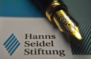 Hanns-Seidel-Stiftung e.V.: "Wer mehr als nur studieren will..." / Bewerbungsschlusstermine für  Stipendienprogramme der Hanns-Seidel-Stiftung zum Wintersemester 2013/14 (BILD)