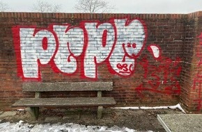 Polizeiinspektion Cuxhaven: POL-CUX: Sachbesch&auml;digung durch mehrere Graffiti am Spielplatz am See Achtern Diek in Otterndorf - Zeugenaufruf (Foto im Anhang)