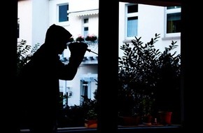 Polizei Düsseldorf: POL-D: Riegel vor! - Wohnungseinbruch in Holthausen - Polizei bittet um Zeugenhinweise