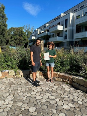 Köpenicker Wohnquartier erhält höchste Naturgarten-Auszeichnung im Doppelpack