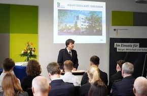 Hauptzollamt Dresden: HZA-DD: Hauptzollamt Dresden begr&uuml;&szlig;t Nachwuchskr&auml;fte / Zw&ouml;lf Anw&auml;rterinnen und Anw&auml;rter starten ihr duales Studium