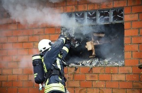 Kreisfeuerwehrverband Segeberg: FW-SE: Feuer zerstört Lagerhalle