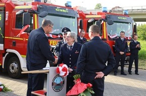 Feuerwehr Kleve: FW-KLE: Bürgermeister Gebing übergibt sechs Fahrzeuge an ihre neuen Standorte bei der Feuerwehr Kleve