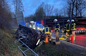 Freiwillige Feuerwehr Olsberg: FF Olsberg: Unfall am Autobahnzubringer BAB46 in Olsberg