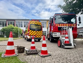 FW-OLL: Wasserrohrbruch setzt Kellergeschoss von Ahlhorner Grundschule großflächig unter Wasser