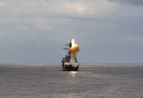 Deutsche Marine - Bilder der Woche: US-Zerstörer-Oldie versenkt: &quot;Lübeck&quot; und &quot;Sachsen&quot; schießen scharf