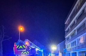 Feuerwehr Erkrath: FW-Erkrath: Ausgedehnter Wohnungsbrand mit Menschenrettung