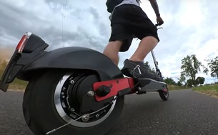 Oehler Web: Unterwegs mit E Scooter und Co.: Go-Wheels bringt Sie mit Vollgas durch den Sommer!
