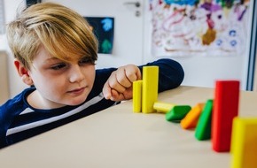 Stiftung Kinder forschen: „Kettenreaktion XXL“: Wer gewinnt einen Tag mit Grobi aus der Sesamstraße?