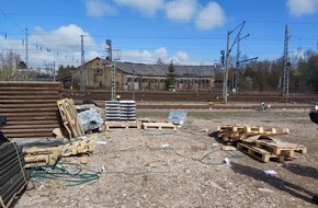 Bundespolizeiinspektion Erfurt: BPOLI EF: Diebe hinterlassen Schaden in H&ouml;he von 25 000 Euro - Bundespolizei bittet Zeugen um Mithilfe