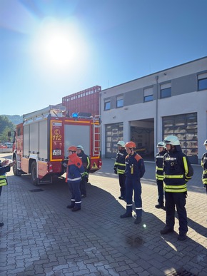 FW-EN: 18 Mitglieder der Feuerwehr Hattingen haben erfolgreich ihre Grundausbildung abgeschlossen