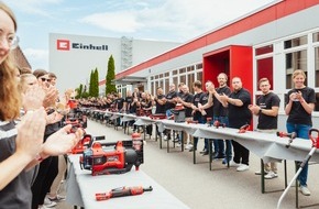 Einhell Germany AG: Einhell stellt Weltrekord auf: Ein Akku für über 300 Geräte