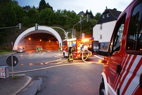 FW-AR: Einsatzkräfte üben den Ernstfall am Arnsberger Altstadttunnel