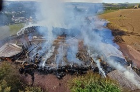 Polizeidirektion Wittlich: POL-PDWIL: Vollbrand eines landwirtschaftlichen Gebäudes in Stadtkyll