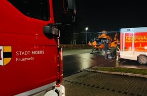 Feuerwehr Moers: FW Moers: Schwerer Arbeitsunfall / Rettungshubschrauber im Einsatz