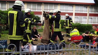 Feuerwehr Kalkar: Erfolgreiche Großübung im Wunderland Kalkar.