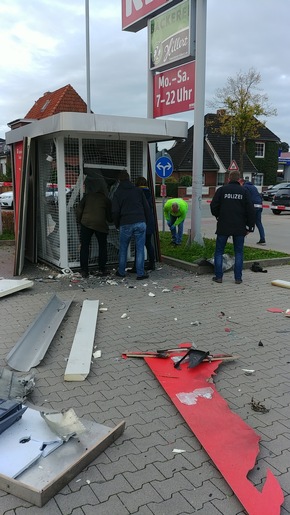 Polizeiinspektion Stade: POL-STD: Geldautomat in Stade gesprengt - dunkler Audi Coupe geflüchtet