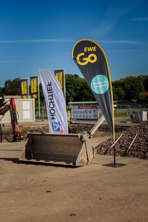 EWE Go und HOCHTIEF starten mit Bauarbeiten für Schnellladepark  in Oer-Erkenschwick zum Ausbau des Deutschlandnetzes