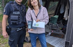 Polizeiinspektion Neubrandenburg: POL-NB: Britische Urlauber sind dankbar für so viel Engagement der Polizei in Waren