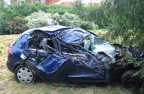 Polizeiinspektion Northeim: POL-NOM: Unfall mit totalbeschädigten PKW