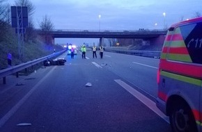 Polizeiinspektion Stade: POL-STD: Motorradfahrer bei Unfall auf Autobahn 26 in Stade schwer verletzt