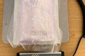 Bundespolizeidirektion Sankt Augustin: BPOL NRW: Fahndungserfolg des grenz&uuml;berschreitenden Polizeiteams auf der Autobahn 40; 36-J&auml;hriger mit 1,1 Kilogramm Kokain im Wert von 75000 Euro festgenommen