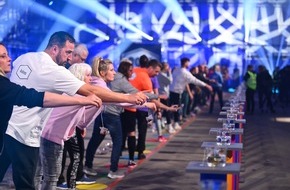 SAT.1: Teebeutel-Weitwurf. Socken-Marathon. Für die SAT.1-Gameshow "99 - Wer schlägt sie alle?" braucht man Geschick und Nervenstärke
