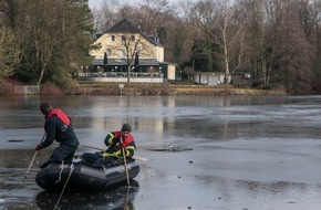 Feuerwehr Gelsenkirchen: FW-GE: Tierrettung im Revierpark Nienhausen - Feuerwehr rettet verletzten Reiher