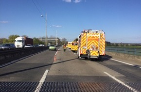 Feuerwehr und Rettungsdienst Bonn: FW-BN: Verkehrsunfall mit fünf beteiligten Fahrzeugen auf der BAB 565