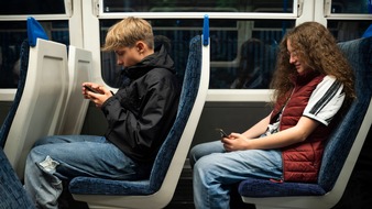 ARD Das Erste: +++ Achtung Sperrfrist (Print, Radio und Online): 18.00 Uhr +++ARD-DeutschlandTREND: Deutliche Mehrheit unterstützt Mindestalter für Social-Media-Nutzung