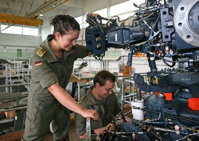 Deutsche Marine - Pressemeldung (Feature): Ohne sie fliegt nichts - eine Brandenburger Flugtechnikerin bei den Marinefliegern