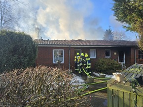 FW-RD: Feuer zerstört Seniorenwohnungen in Felde Felde - (Kreis Rendsburg-Eckernförde), 18.02.2025, 12:05 Uhr Feuer in einer Seniorenwohnanlage in Felde - Wohnungen sind unbewohnbar.