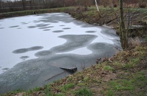 Polizeiinspektion Nienburg / Schaumburg: POL-NI: Gestohlener Waffenschrank im Teich