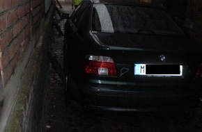 Polizeiinspektion Nienburg / Schaumburg: POL-STH: Alkoholisierter Pkw-Fahrer bleibt in Gasse stecken