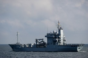 Presse- und Informationszentrum Marine: Tender "Elbe" auf dem Weg in die Ägäis