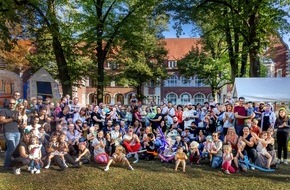 Helios Gesundheit: Einst ganz klein im Inkubator, heute mit viel Power auf der Hüpfburg