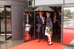 Hoher Besuch: Dänische Königin Margrethe II. besucht die Deutschlandzentrale von DÄNISCHES BETTENLAGER/JYSK in Handewitt