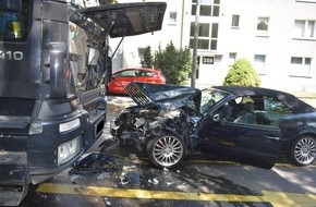 Polizei Mönchengladbach: POL-MG: Verkehrsunfall im Baustellenbereich Hohenzollernstraße mit einem Schwerverletzten