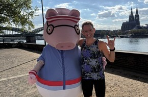 HASBRO Deutschland GmbH: K&ouml;lner Rheinufer: Papa Wutz trainierte f&uuml;r den BMW BERLIN-MARATHON / Laufen f&uuml;r den guten Zweck