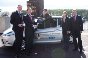 Ford-Werke GmbH: Eine Idee weiter für Deutschland - Erster 'Bufdi' mit Ford Fiesta Trend (BILD)